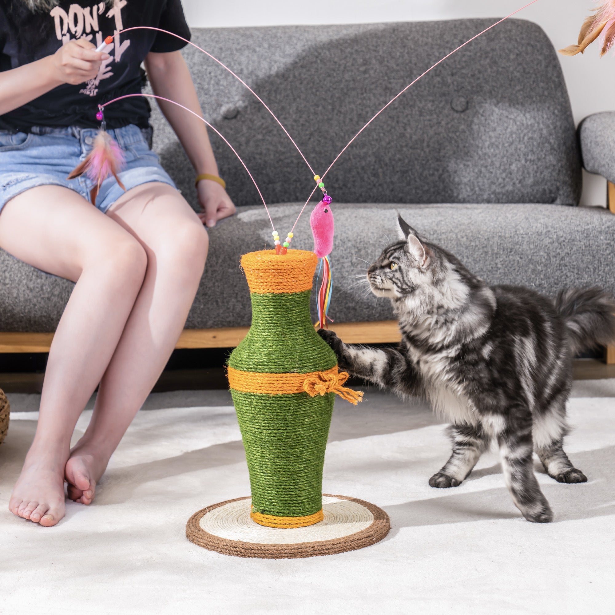 MewooFun Cotton and Linen Vase-Shaped Cat Toy featuring a durable sisal scratching post and three interactive fishing rod toys.