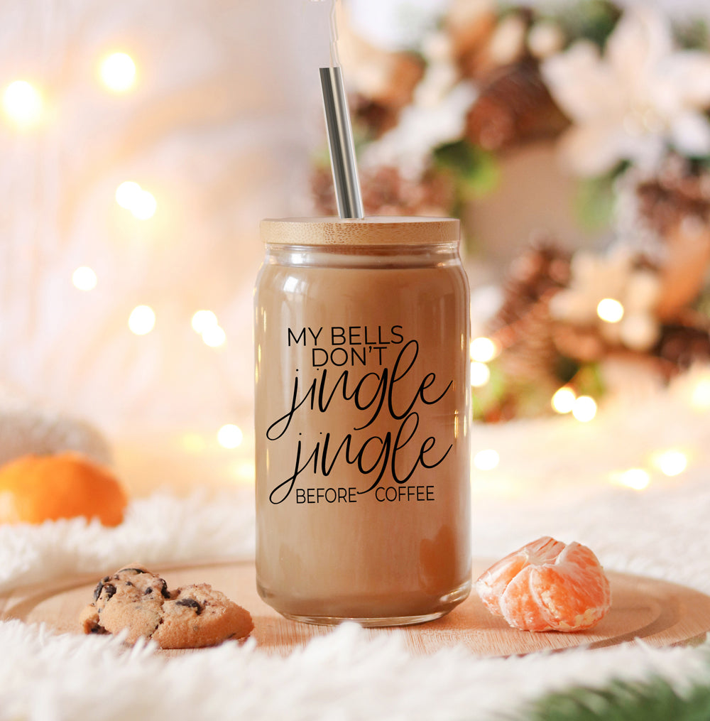 Jingle Jingle Set Cup with bamboo lid and stainless steel straws, showcasing its elegant design and high borosilicate glass material.