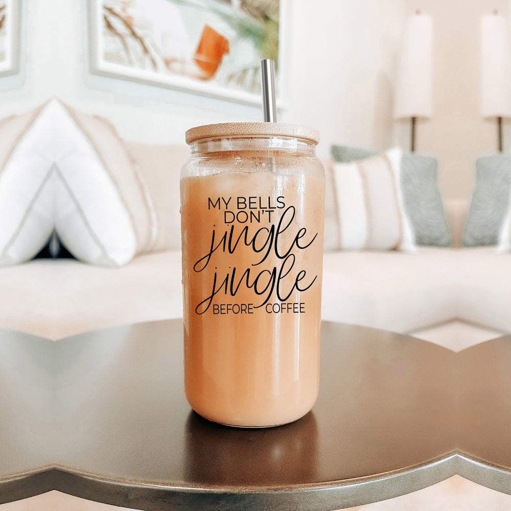 Jingle Jingle Set Cup with bamboo lid and stainless steel straws, showcasing its elegant design and high borosilicate glass material.