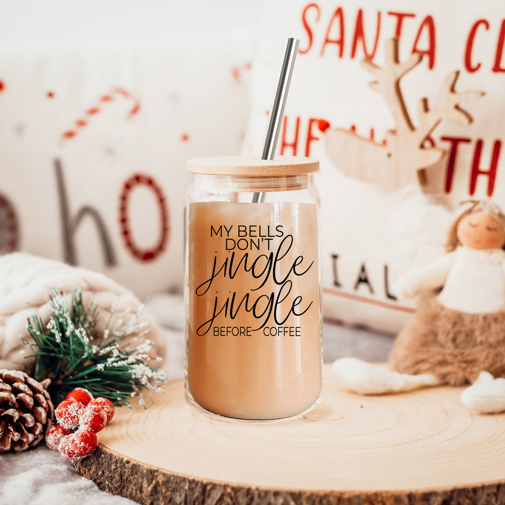 Jingle Jingle Set Cup with bamboo lid and stainless steel straws, showcasing its elegant design and high borosilicate glass material.