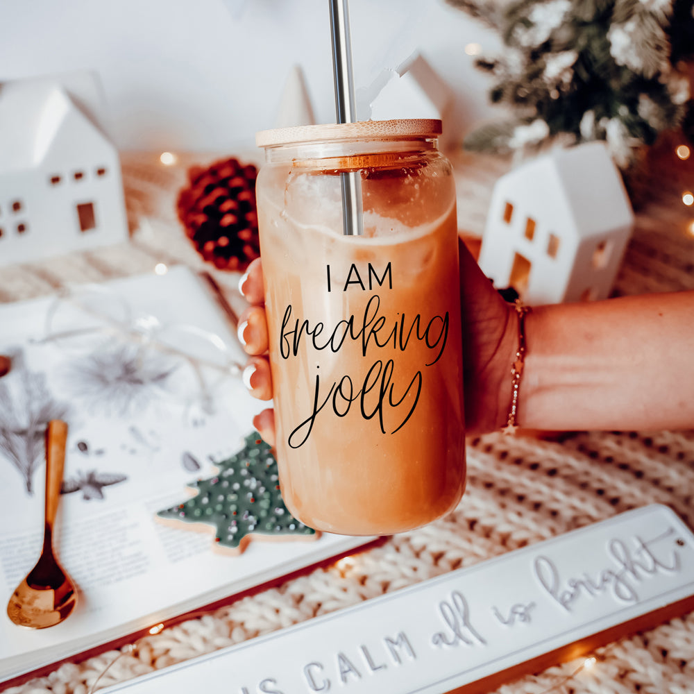 Jolly Set Cup Set featuring glass cups with bamboo lids and stainless steel straws, perfect for hot and cold beverages.