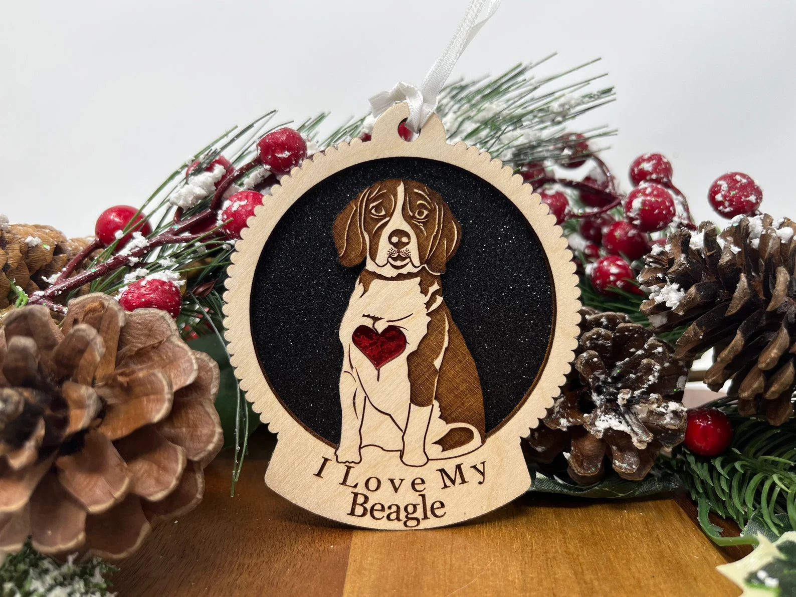 Laser cut wooden ornament featuring a Beagle silhouette, perfect for Christmas decorations and gifts for dog lovers.