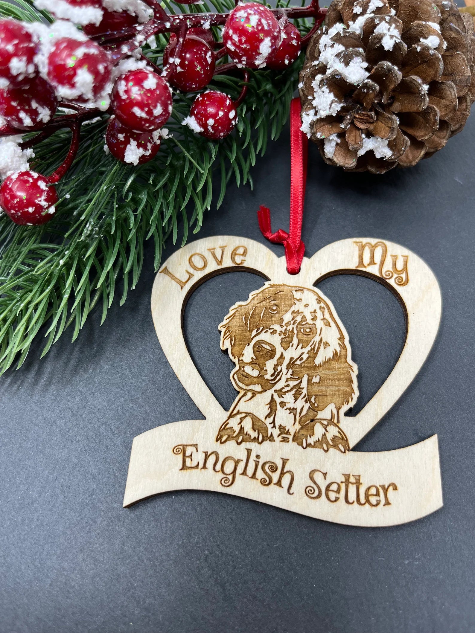 Laser engraved wooden ornament featuring an English Setter, perfect for Christmas decoration.