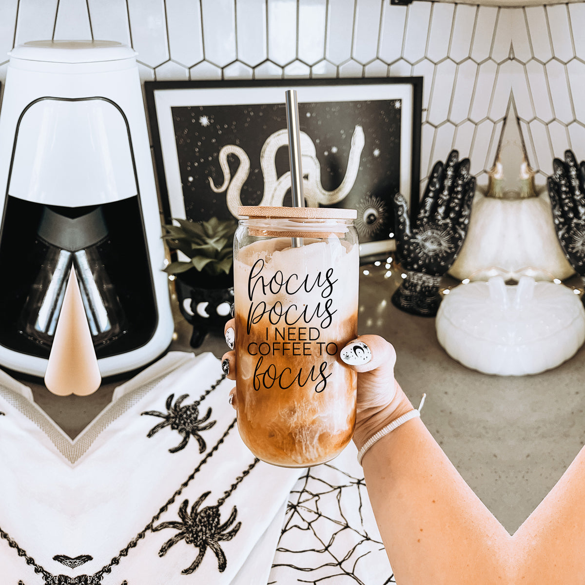 Hocus Pocus Cup with bamboo lid and stainless steel straws, featuring a black graphic design, ideal for hot and cold beverages.