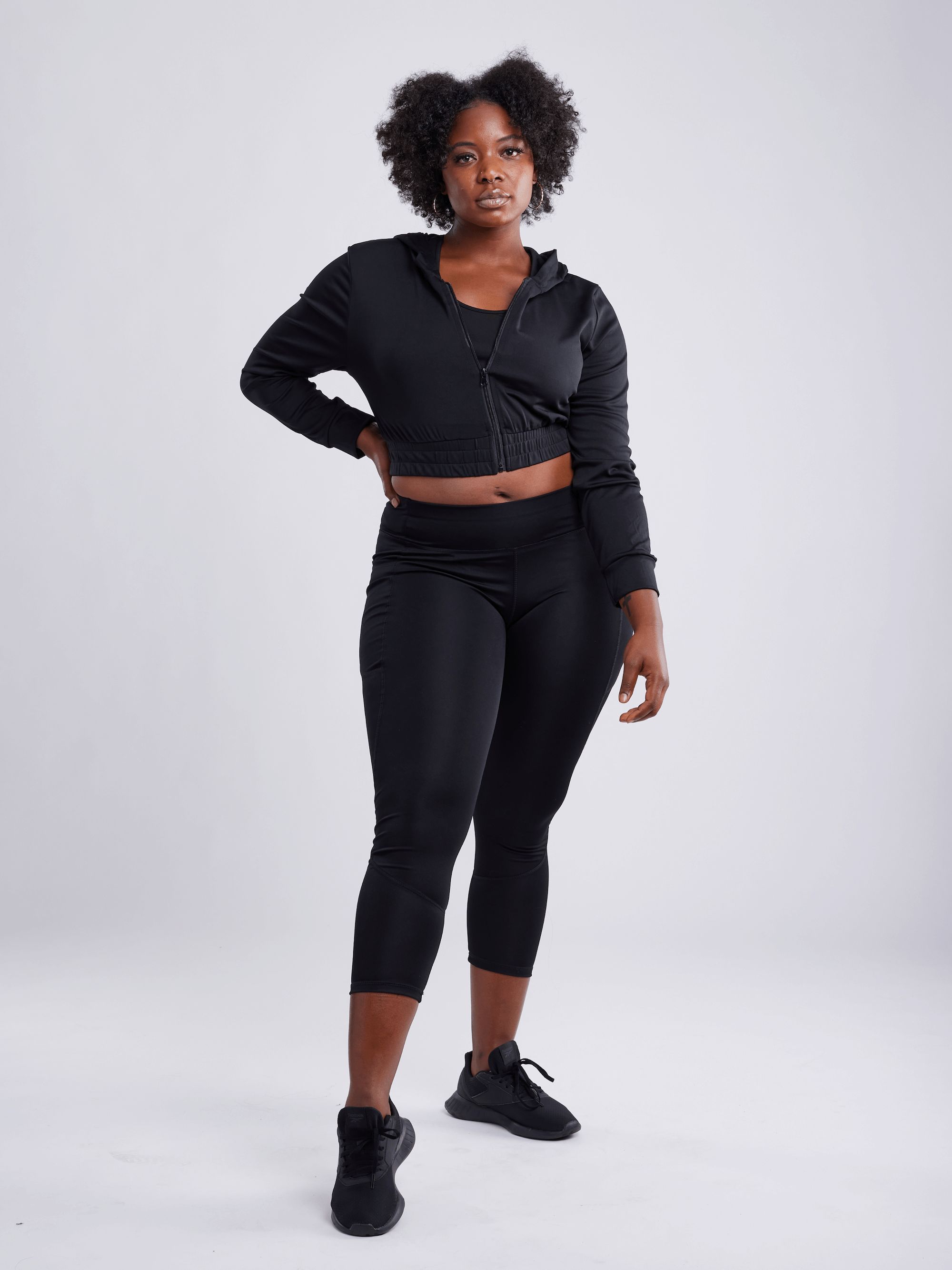 High-Waisted Classic Gym Leggings with Side Pockets for Women, featuring a smooth fabric, high waistband, and large side pockets for essentials.