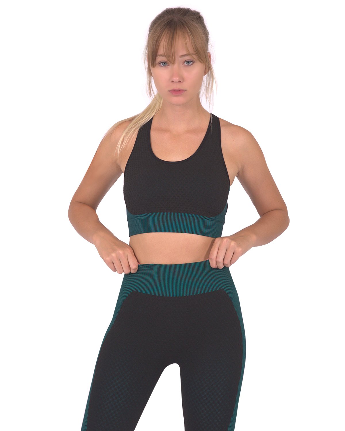 Trois Seamless Sports Bra in black and blue with stylish cross-over back straps, showcasing unique fabric designs.