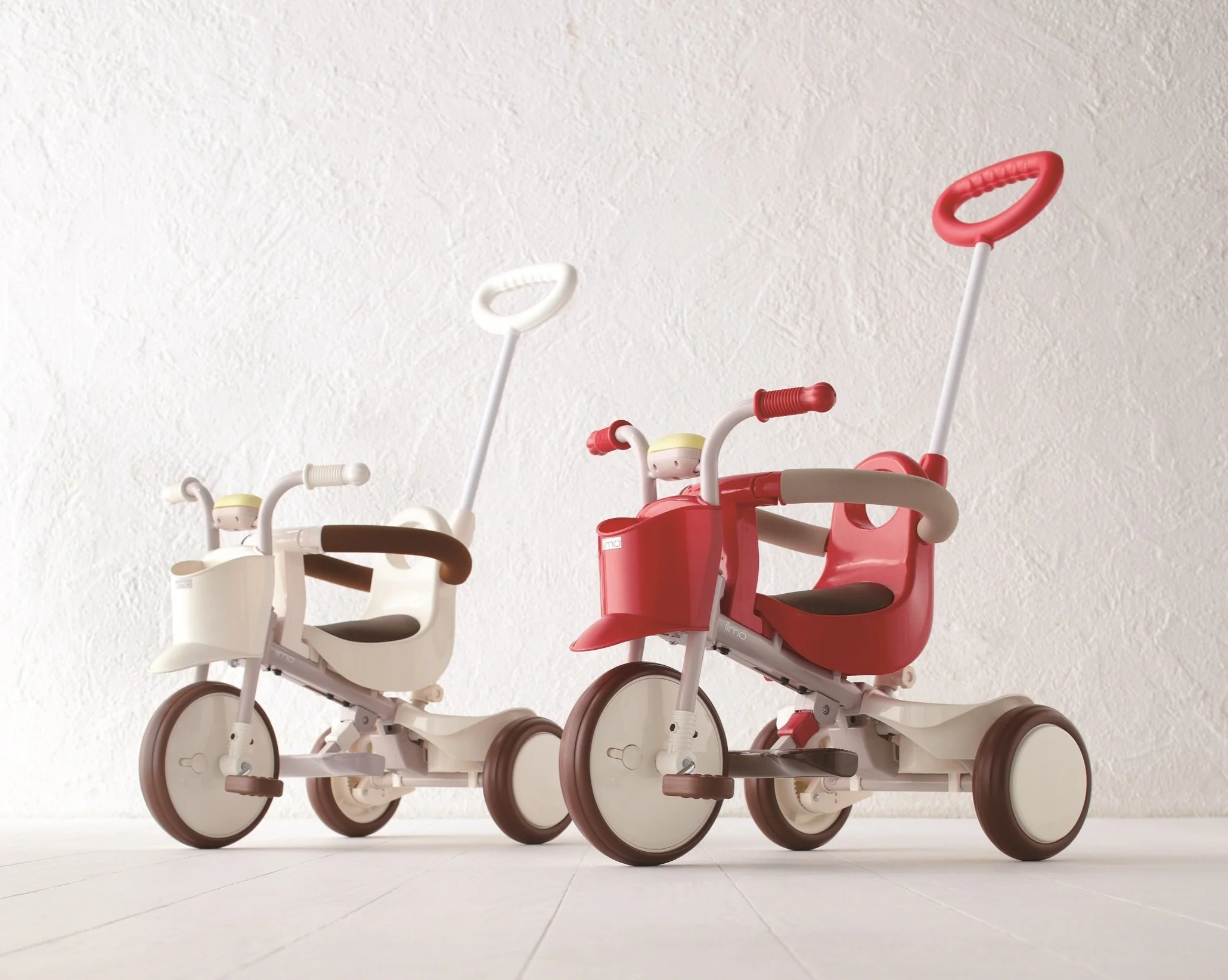 A stylish EVOLUTIVE TRICYCLE designed for kids, featuring a retro look with modern colors, safety bar, adjustable push handle, and comfortable saddle.