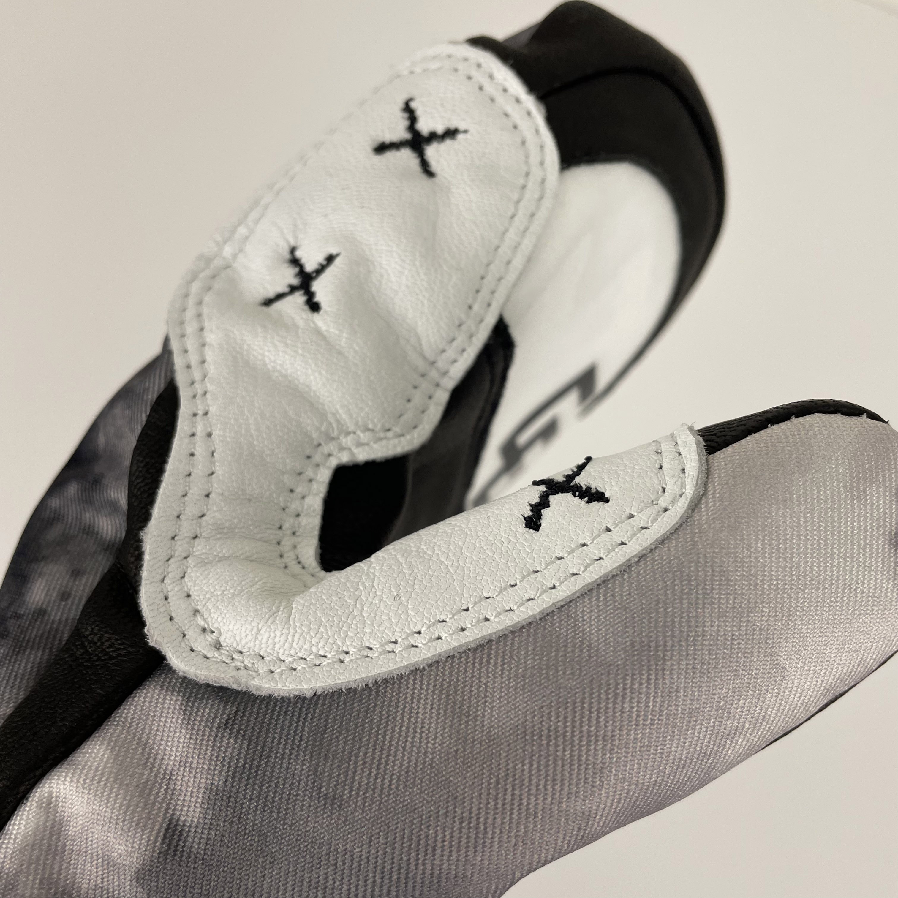 A pair of Park Mittens showcasing genuine leather and polyester twill outer shell, designed for snowboarding with a breathable waterproof membrane.