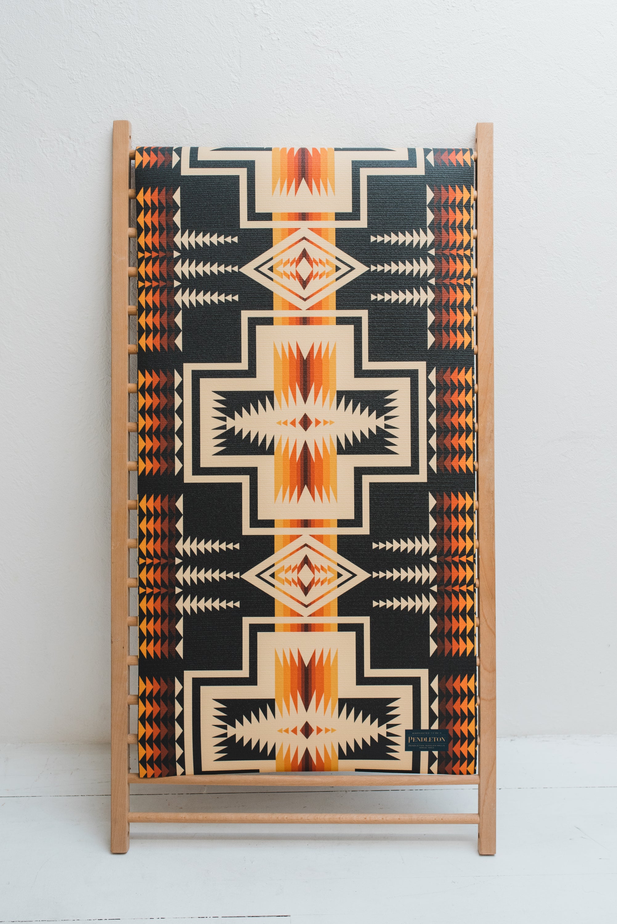 Pendleton x Yune Yoga Mat Harding Black 5mm featuring a textured surface and reversible design, ideal for yoga enthusiasts.