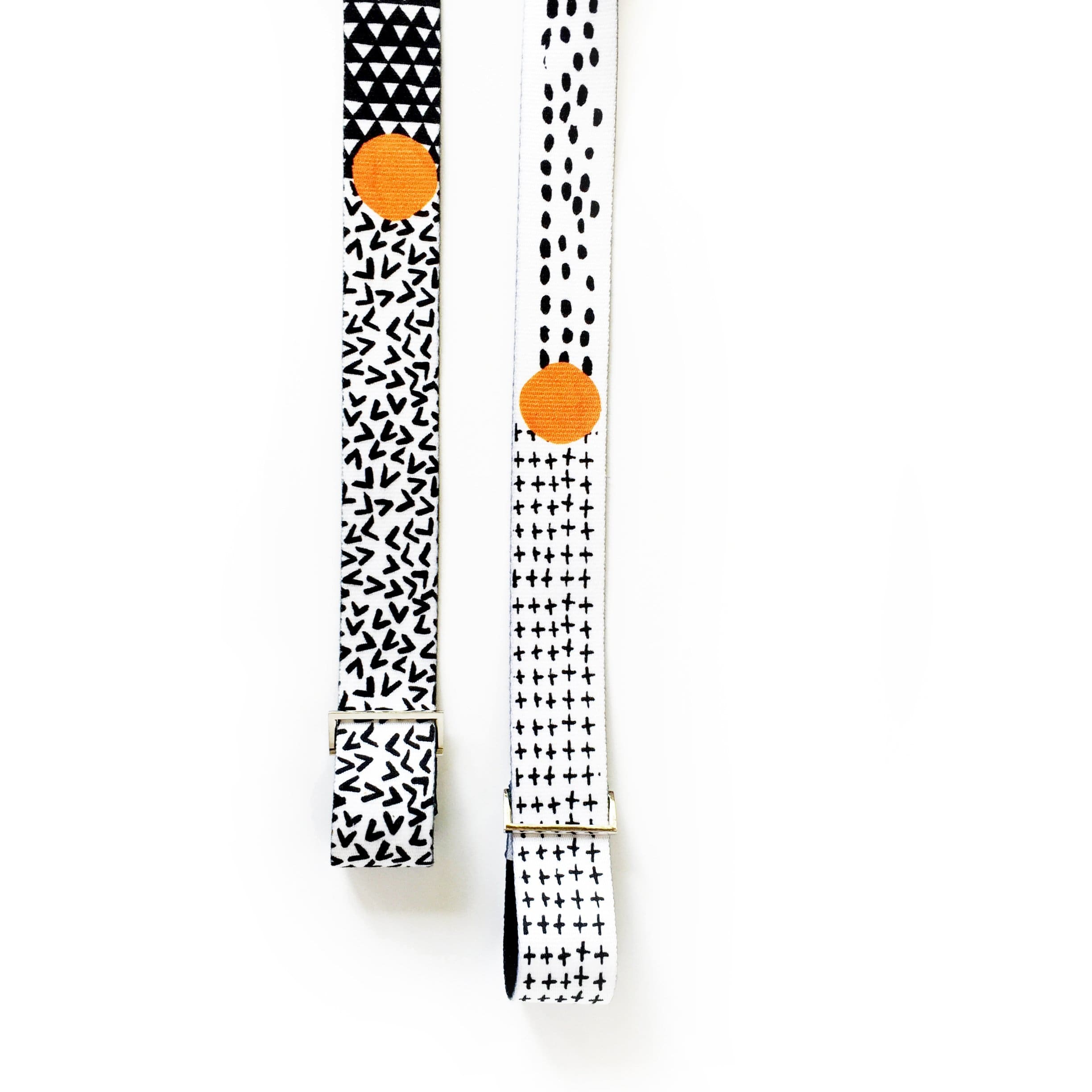 Yoga Strap Bowie made of 100% cotton, featuring metal buckles, measuring 60 inches by 2 inches, ideal for stretching and carrying yoga mats.