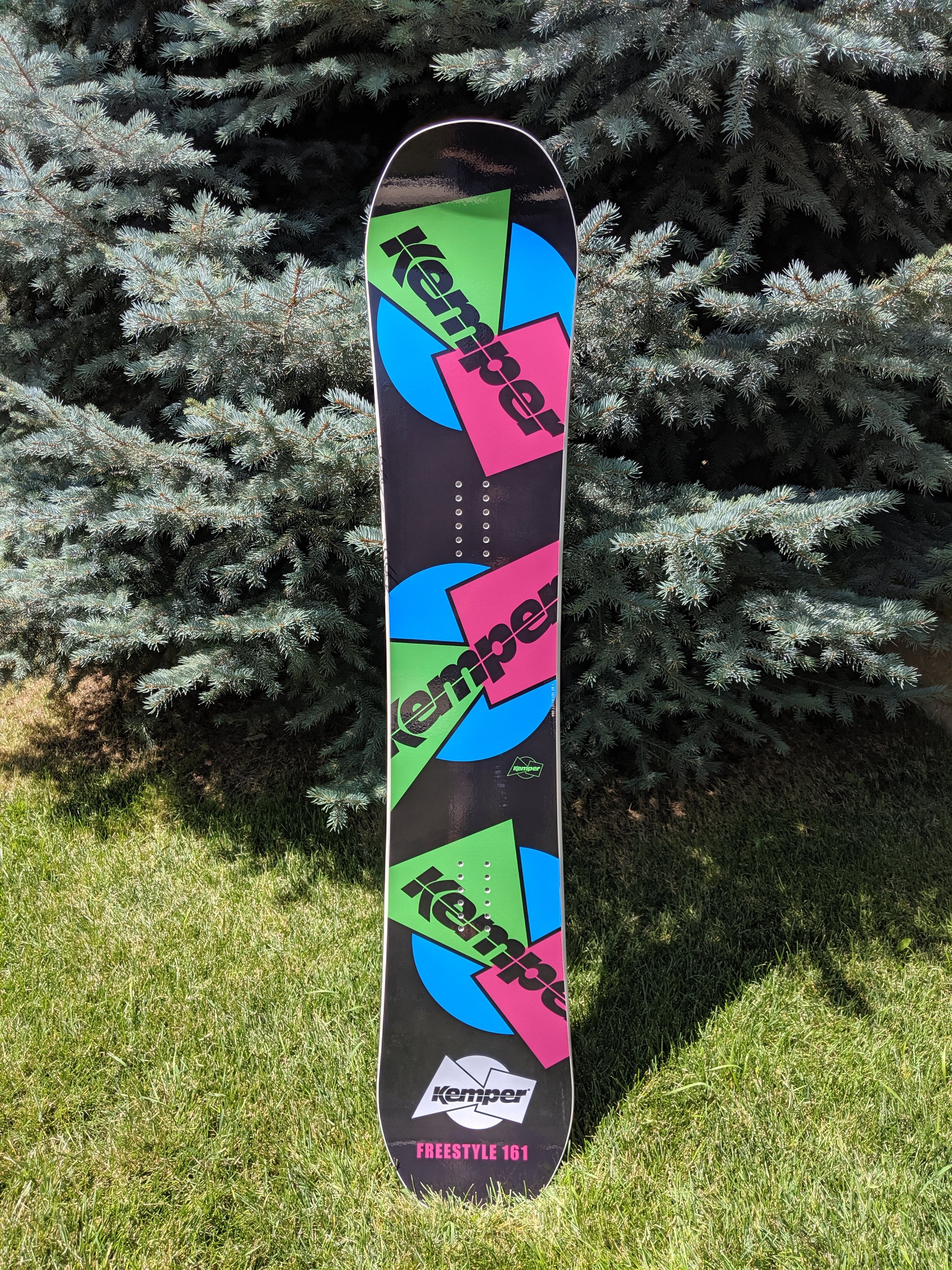 Freestyle 1989/1990 snowboard showcasing its twin-tip design and sleek gloss topsheet.