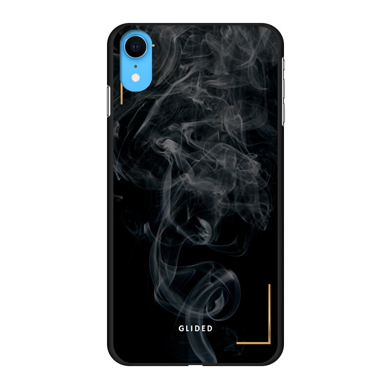 Elegante Black Mystery iPhone XR Handyhülle mit mysteriösem Rauchdesign auf dunklem Hintergrund.