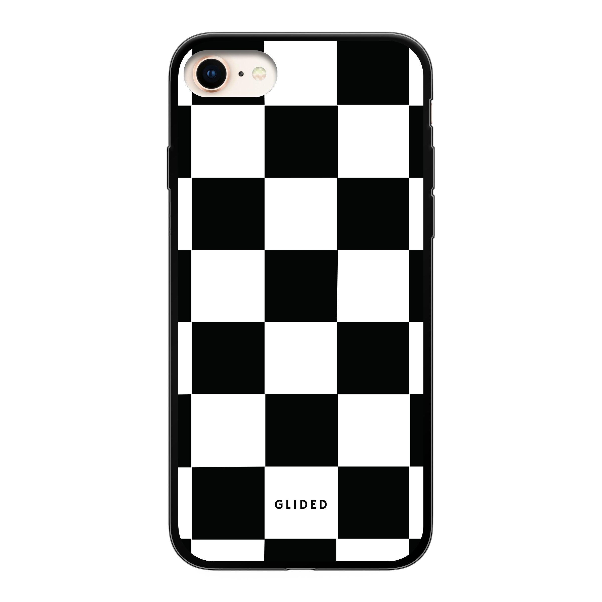 Elegante Classic Chess iPhone 7 Handyhülle mit traditionellem Schachbrettmuster in Schwarz und Weiß, idealer Schutz und stilvolles Design.