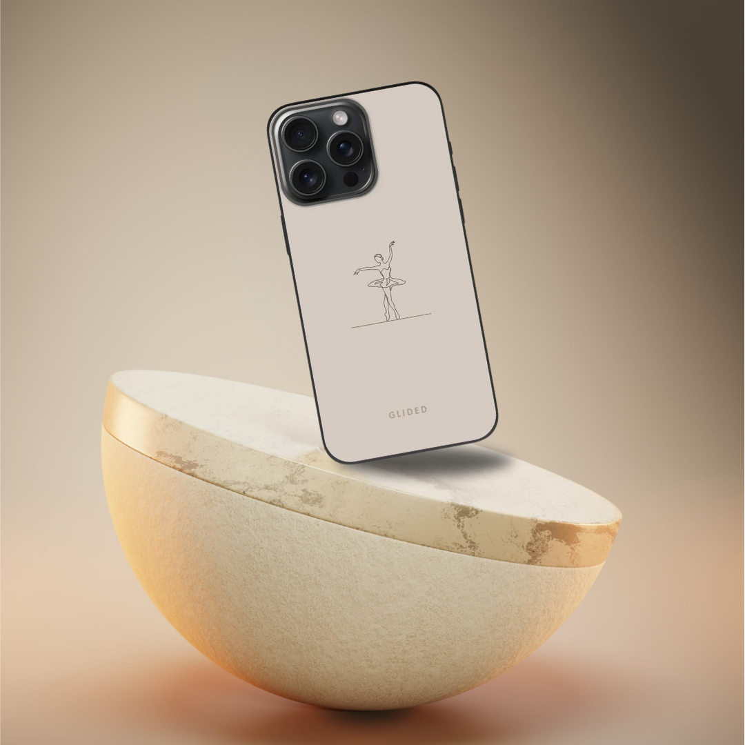 Felicity iPhone 12 Handyhülle mit zartem Balletttänzer-Design auf beigem Hintergrund, idealer Schutz und elegantes Accessoire.