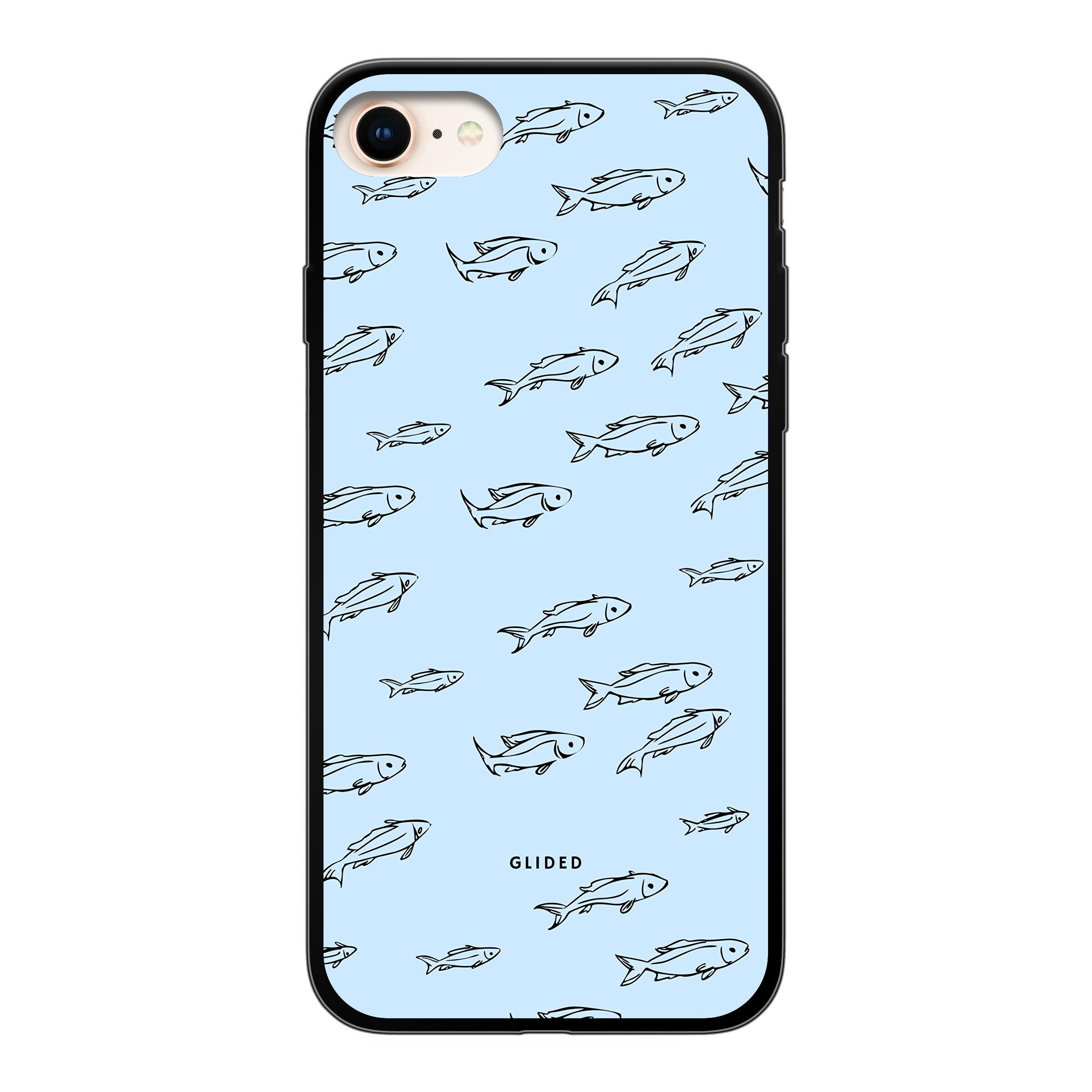 Fishy iPhone 7 Handyhülle mit bunten Fischen auf hellem Hintergrund, bietet Schutz und Stil.