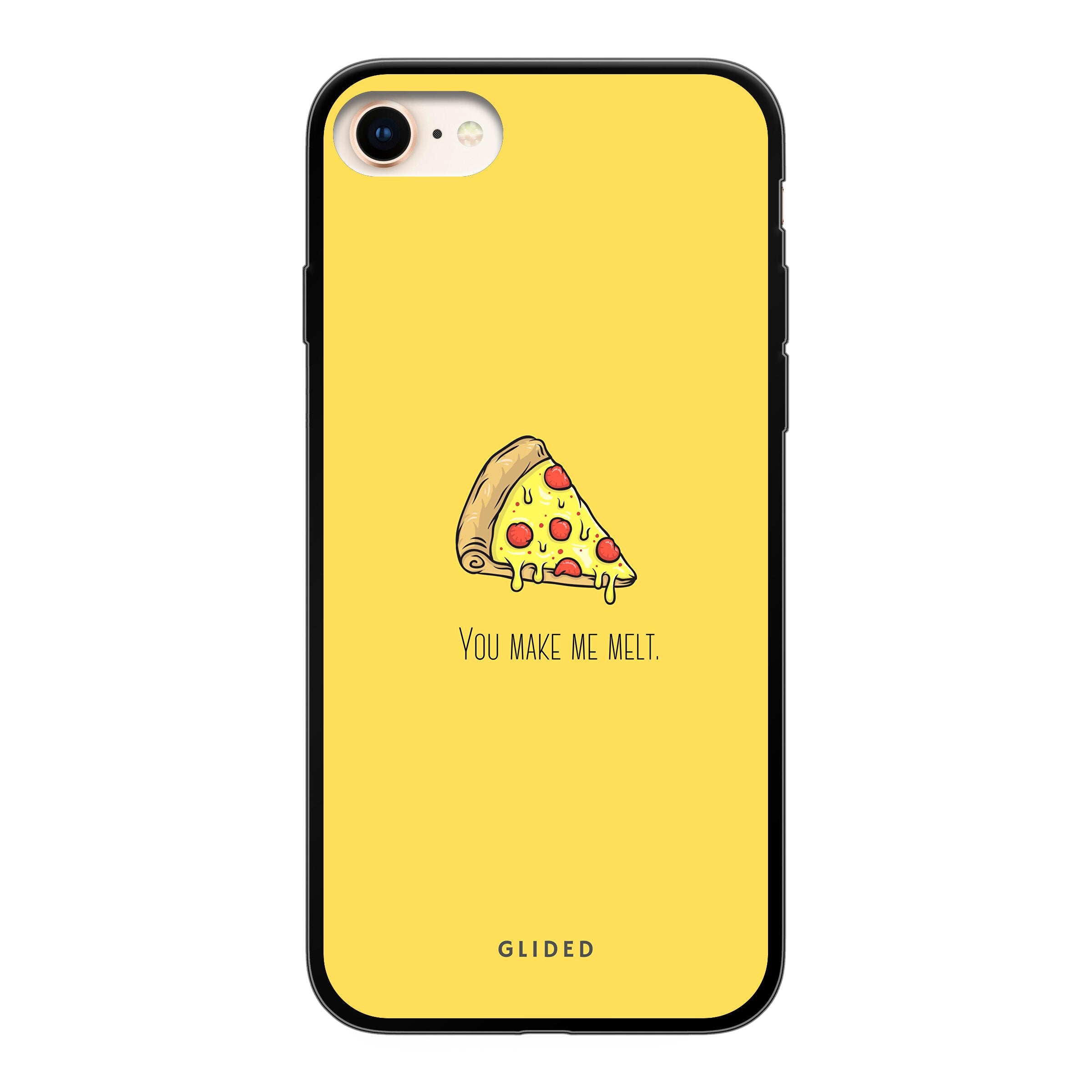 Flirty Pizza iPhone 7 Handyhülle mit einem köstlichen Stück Pizza und dem Text 'You make me melt' in einem verspielten Design.