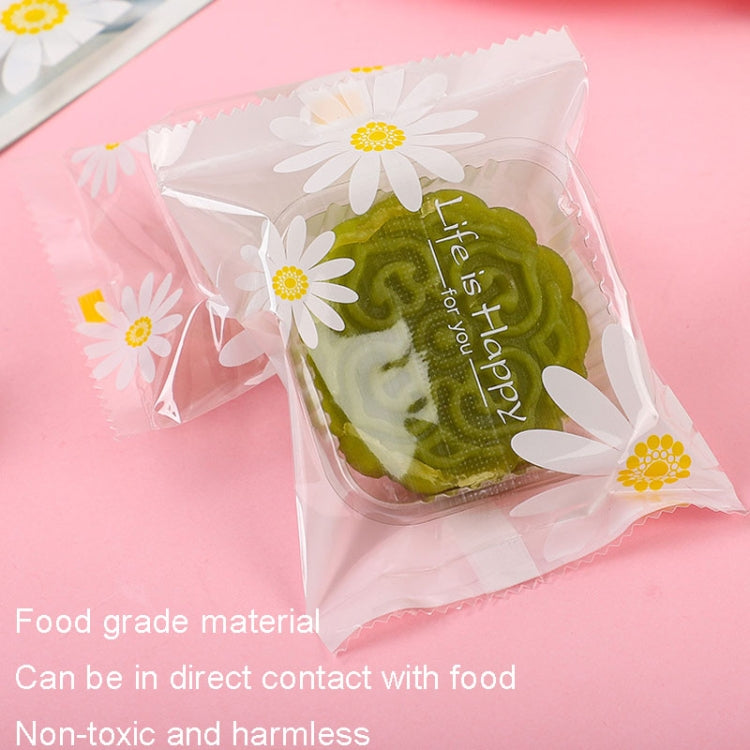 100pcs pack of 5.5x8.5cm cookie packaging bags featuring a charming daisy pattern, ideal for snacks.