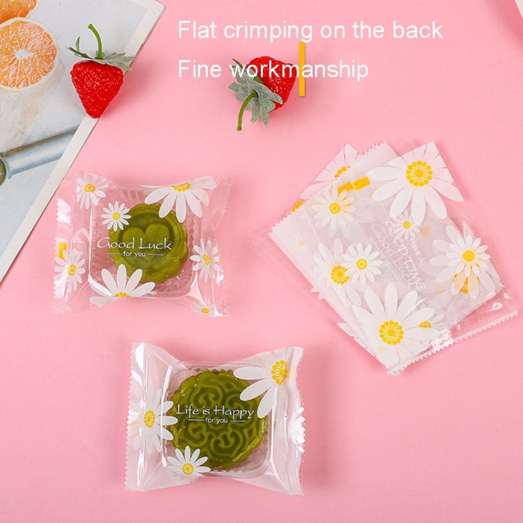 100pcs pack of 5.5x8.5cm cookie packaging bags featuring a charming daisy pattern, ideal for snacks.