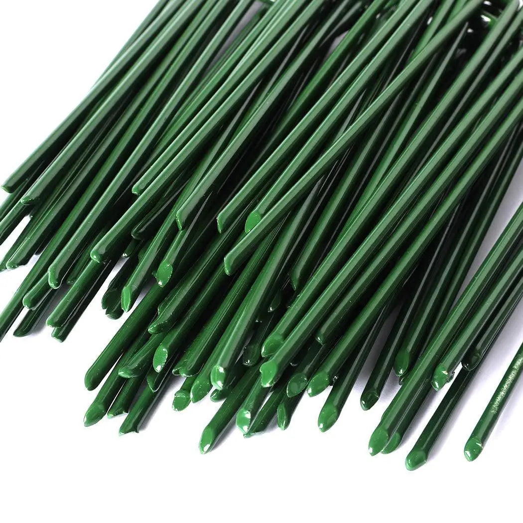 200PCS synthetic grass turf pins in green color, U-shaped design for secure fastening of artificial grass.