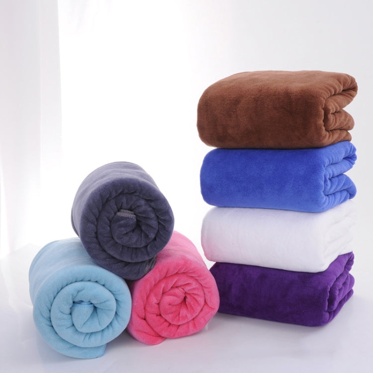 30x30cm Nano Thickened Large Bath Towel in a beauty salon setting, showcasing its soft texture and vibrant color.