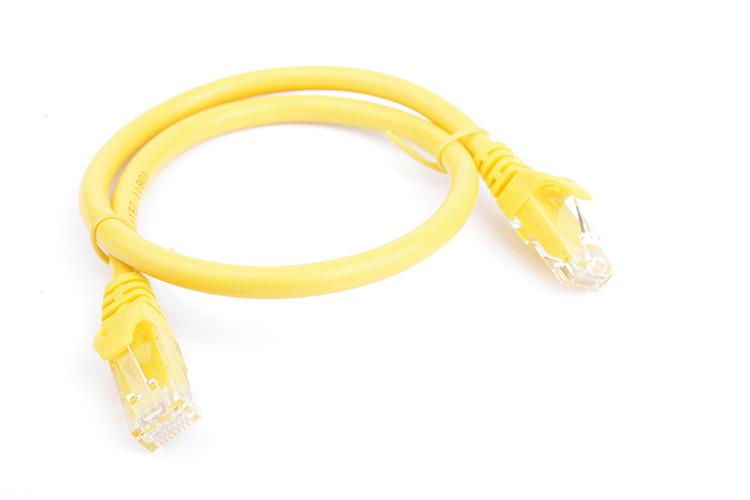 8WARE Cat6a UTP Ethernet Cable in yellow, 25cm long, snagless design for easy installation.