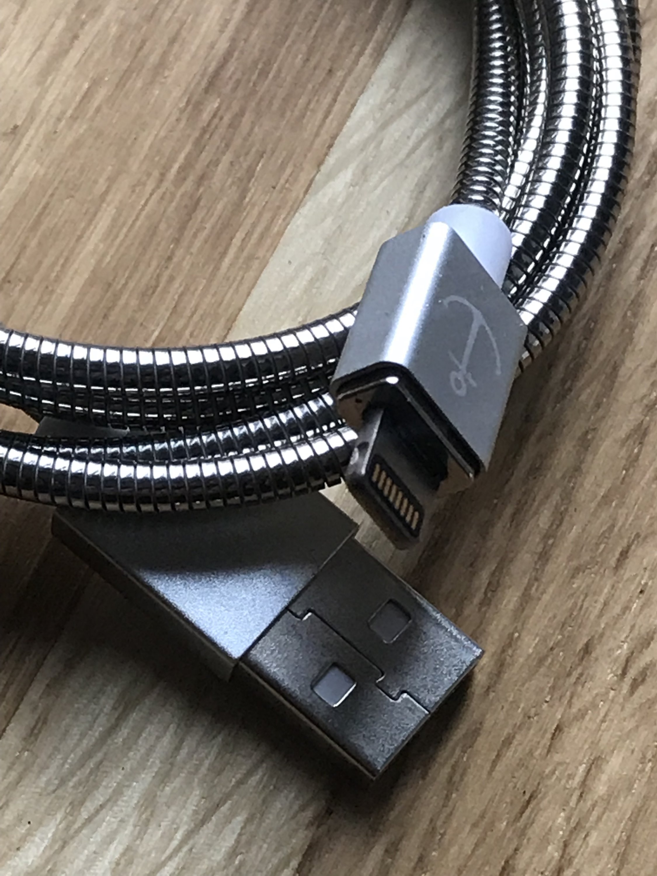 Anchor Cable 2.0 featuring stainless steel design and magnetic connectors for versatile charging.