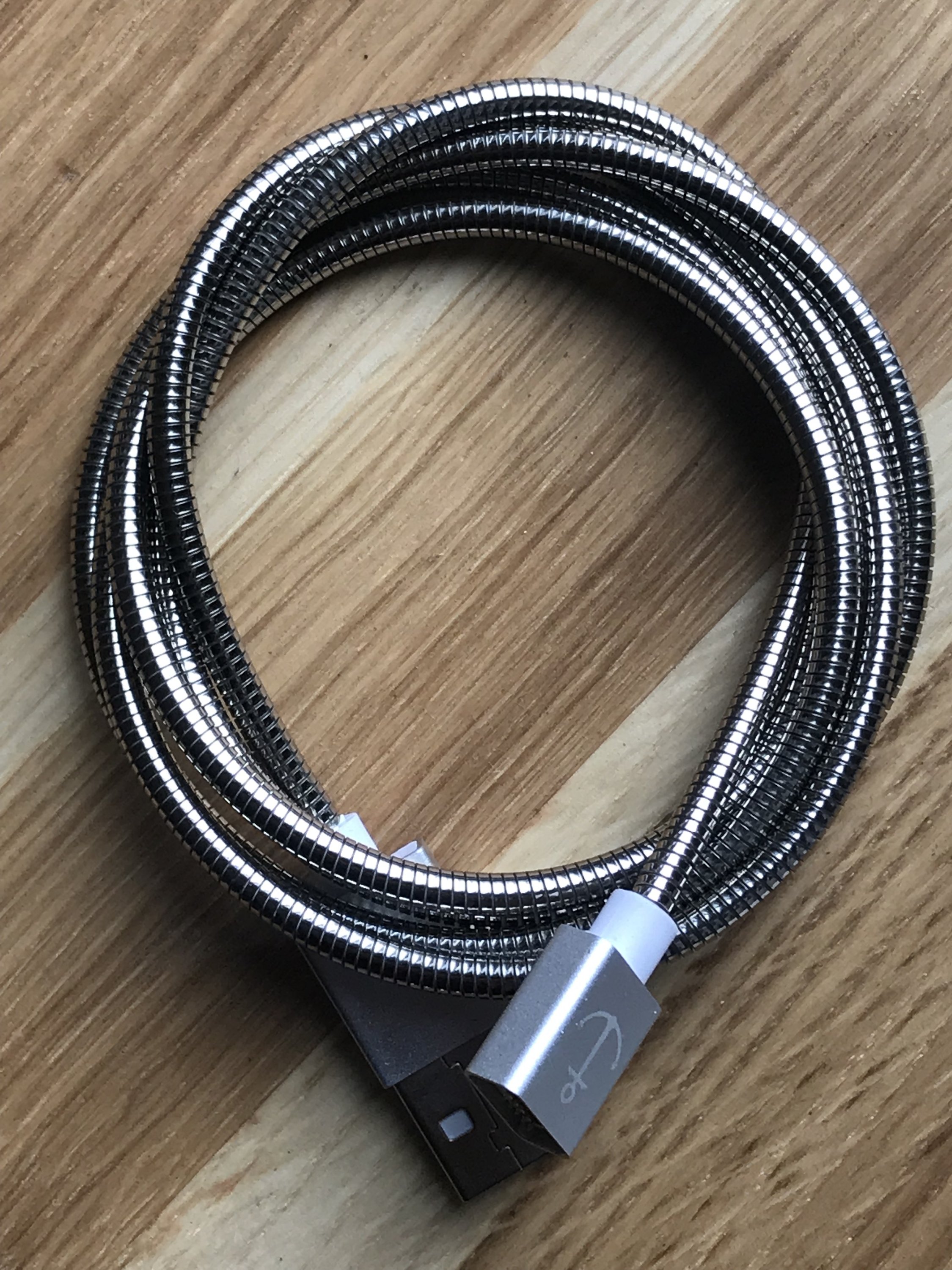 Anchor Cable 2.0 featuring stainless steel design and magnetic connectors for versatile charging.