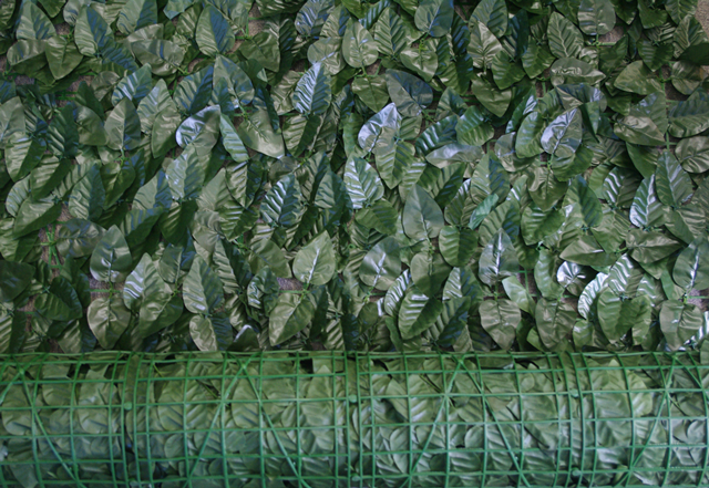 Artificial UV Peach Leaf Roll measuring 3m by 1m, showcasing vibrant peach leaves for garden privacy and decoration.