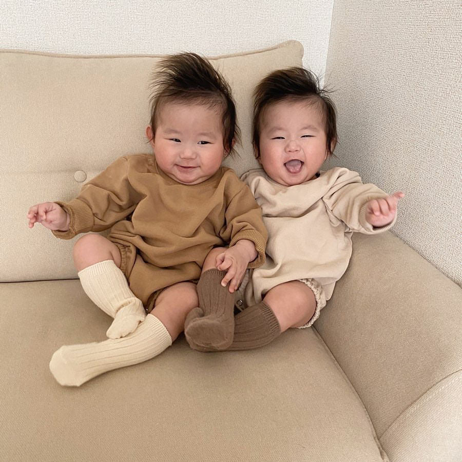 Baby unisex solid color rompers in beige and coffee, made from a soft cotton blend, suitable for boys and girls aged 3-18 months.