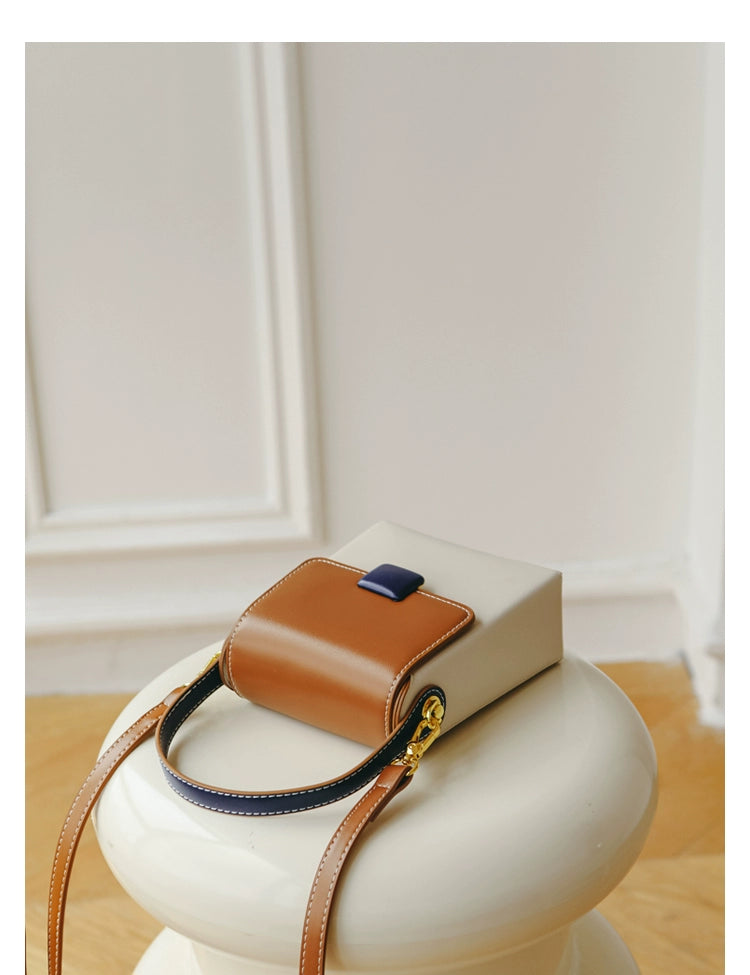 Stylish contrast color crossbody phone bag for women, featuring a unique special-interest design and adjustable strap.