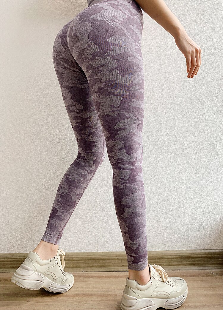 Camo seamless workout sport leggings for women, featuring a high waist and flexible design, perfect for yoga and fitness activities.