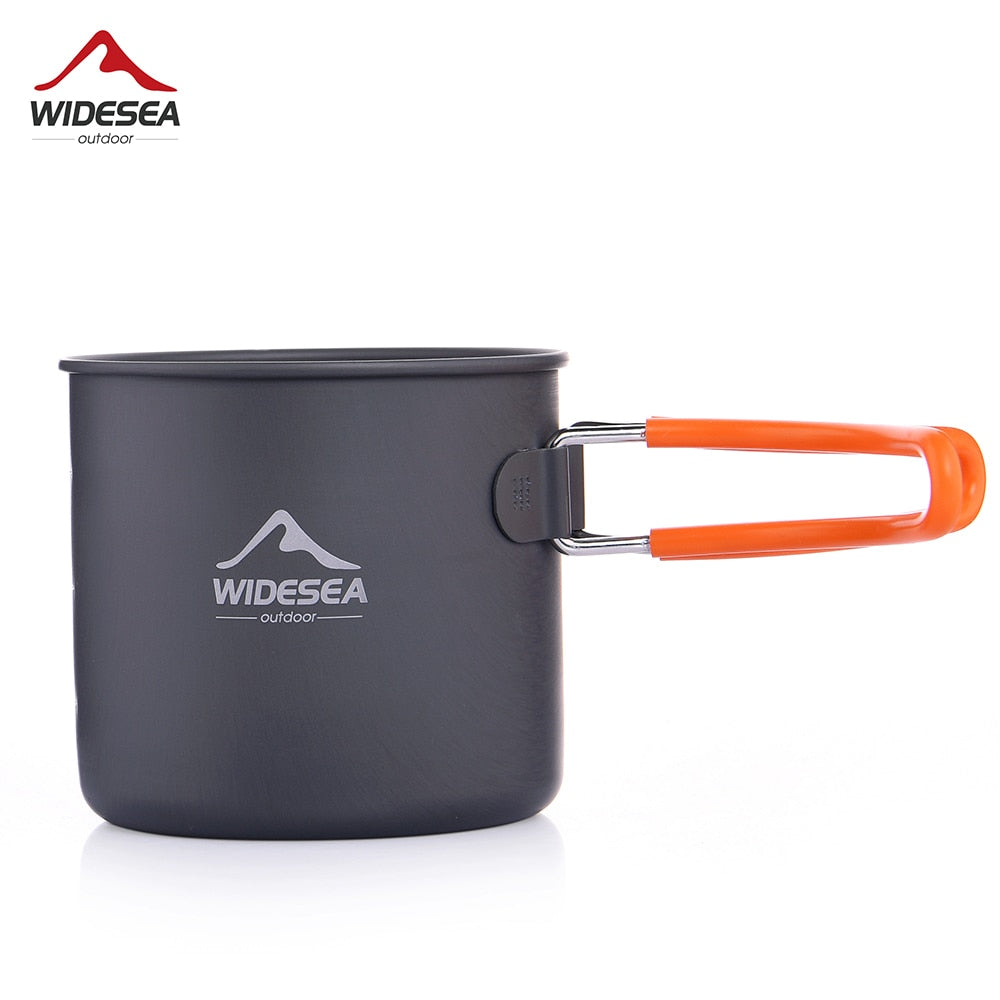 A lightweight and durable aluminum camping mug, perfect for outdoor coffee and beverages, showcasing its sleek design and 0.4L capacity.