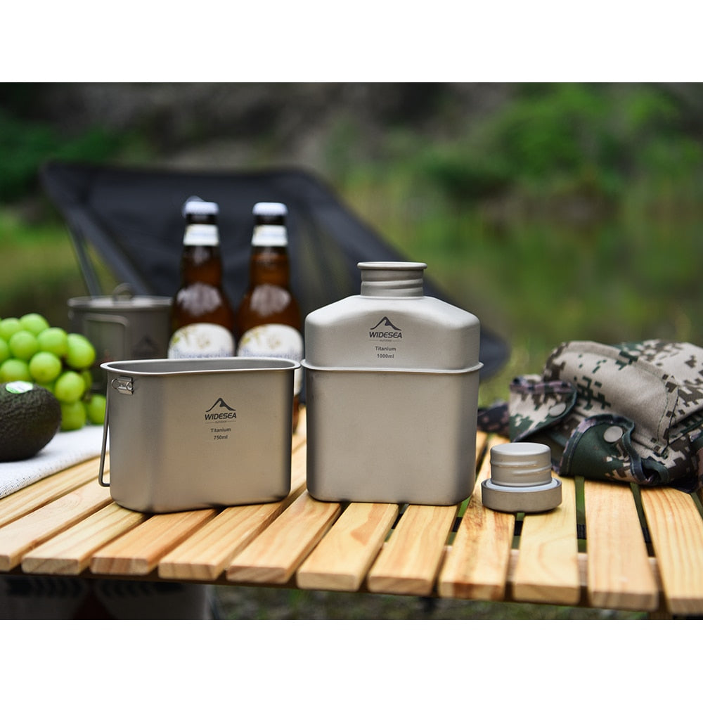 Camping Titanium Dinner Lunch Box Set with a round design, perfect for outdoor meals, showcasing its lightweight and durable titanium material.