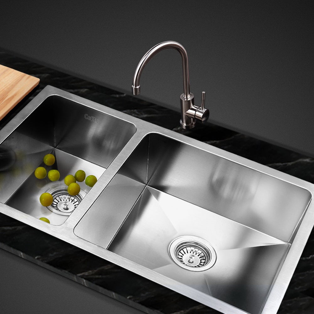 Cefito 71cm x 45cm stainless steel kitchen sink showcasing its sleek design and rounded corners.