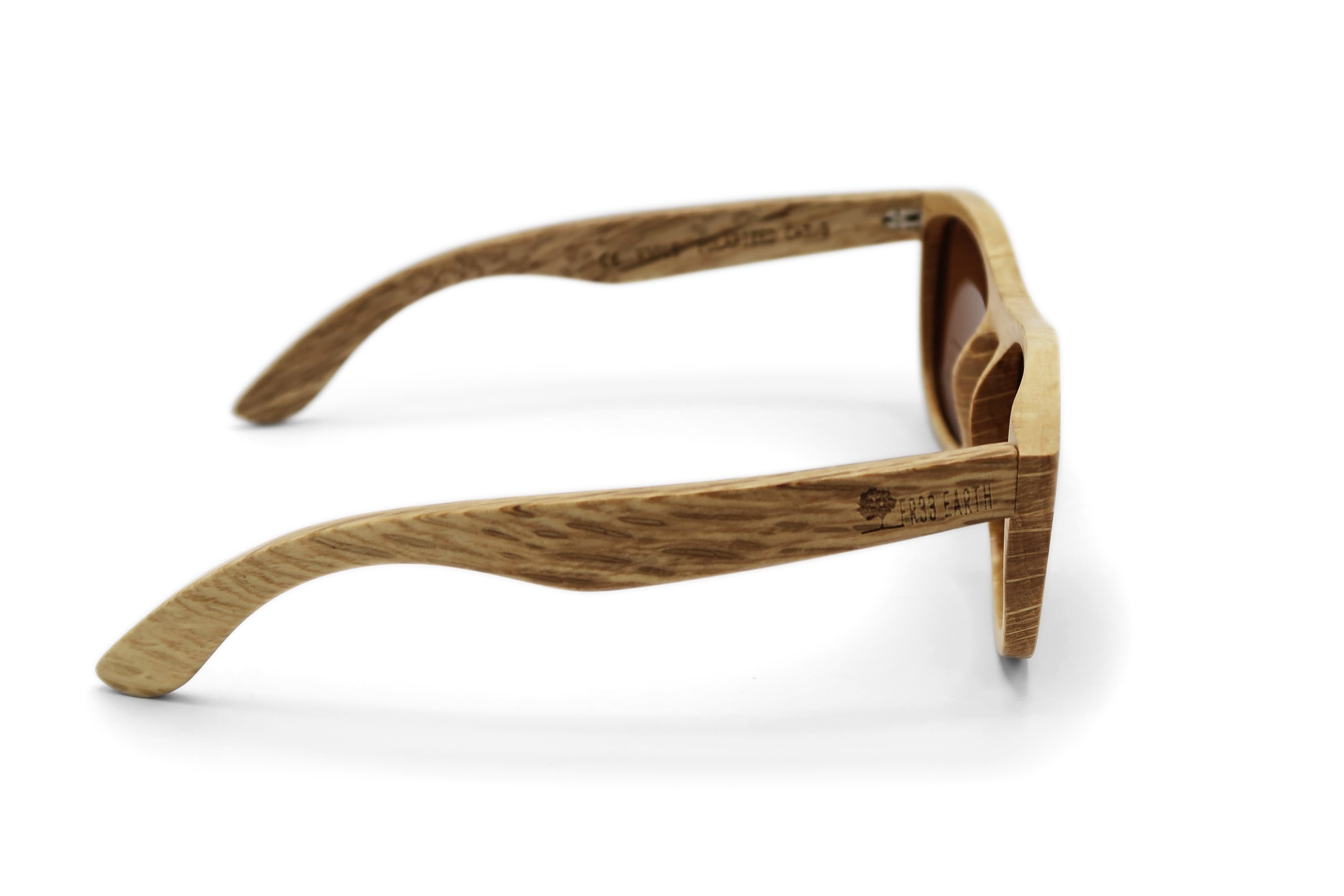 Classic Brown Lens sunglasses with bamboo frame and polarized lenses, elegantly displayed in a wooden box with microfiber accessories.