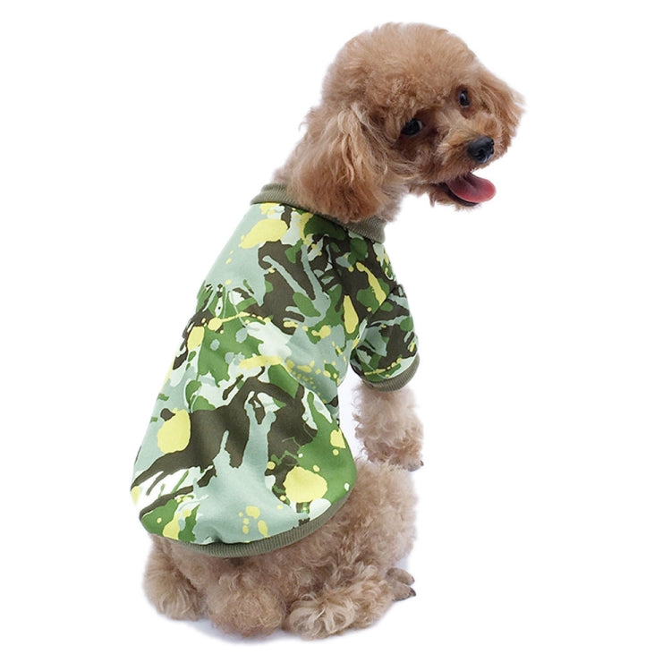 A small dog wearing a camouflage fleece sweater, showcasing its stylish design and warm fabric, perfect for autumn and winter.