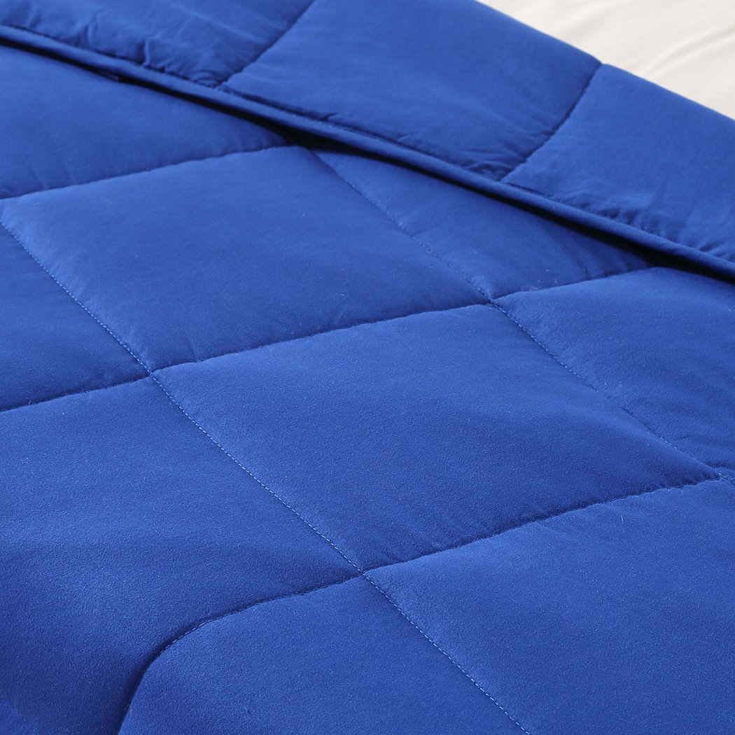 DreamZ Weighted Blanket Heavy Gravity Deep Relax 5KG in navy color, showcasing its soft texture and 3-layer design.