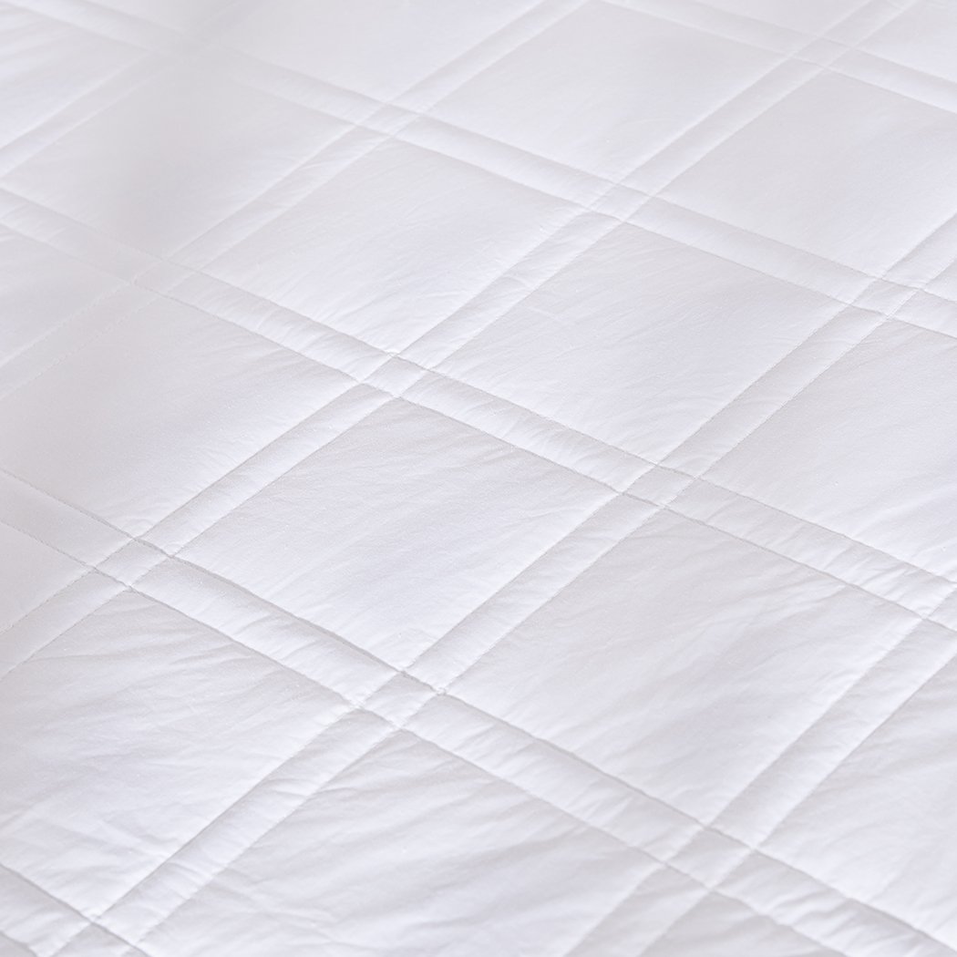 DreamZ Weighted Blanket in white, made of 100% hypoallergenic cotton, designed for adults to provide deep relaxation and comfort.