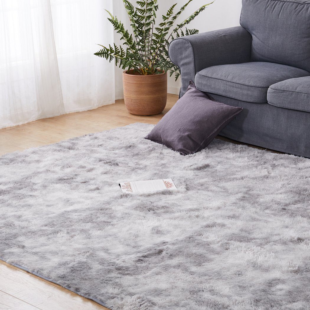 A large tie-dyed shaggy rug measuring 120x160cm, featuring a soft, plush surface and an anti-slip silicone bottom, perfect for home decor.