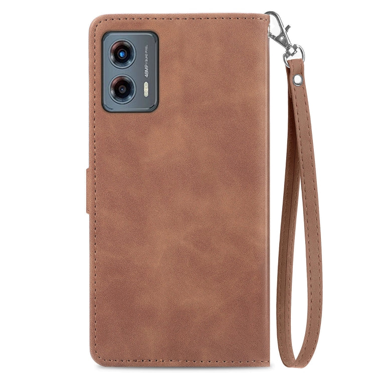 Stylish embossed flower leather phone case for Motorola Moto G 5G 2023, featuring a zipper and card holder.