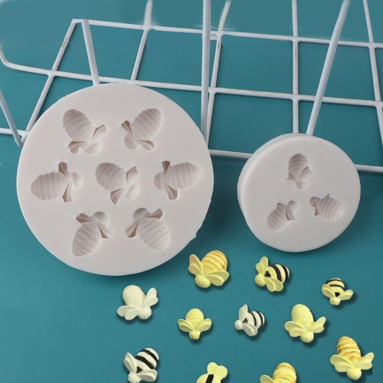 Little Bee Silicone Mold for fondant and chocolate, featuring a smooth surface and flexible design, ideal for baking and freezing.