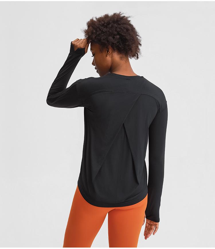 A lightweight long sleeve workout shirt for women, featuring a loose fit and thumb holes, ideal for yoga and fitness activities.