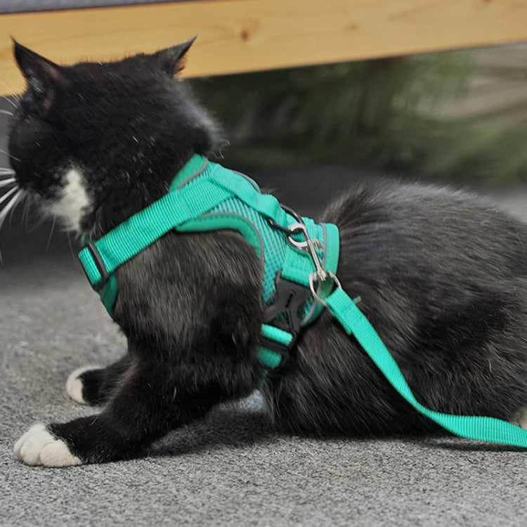 Reflective Pet Vest Harness and Traction Rope Set for dogs and cats, featuring breathable mesh fabric and adjustable straps for comfort and safety.