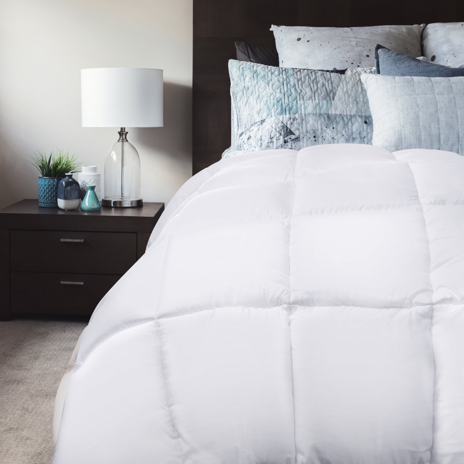 Royal Comfort 800GSM Silk Blend Quilt in white, showcasing its soft texture and luxurious design, perfect for winter warmth.