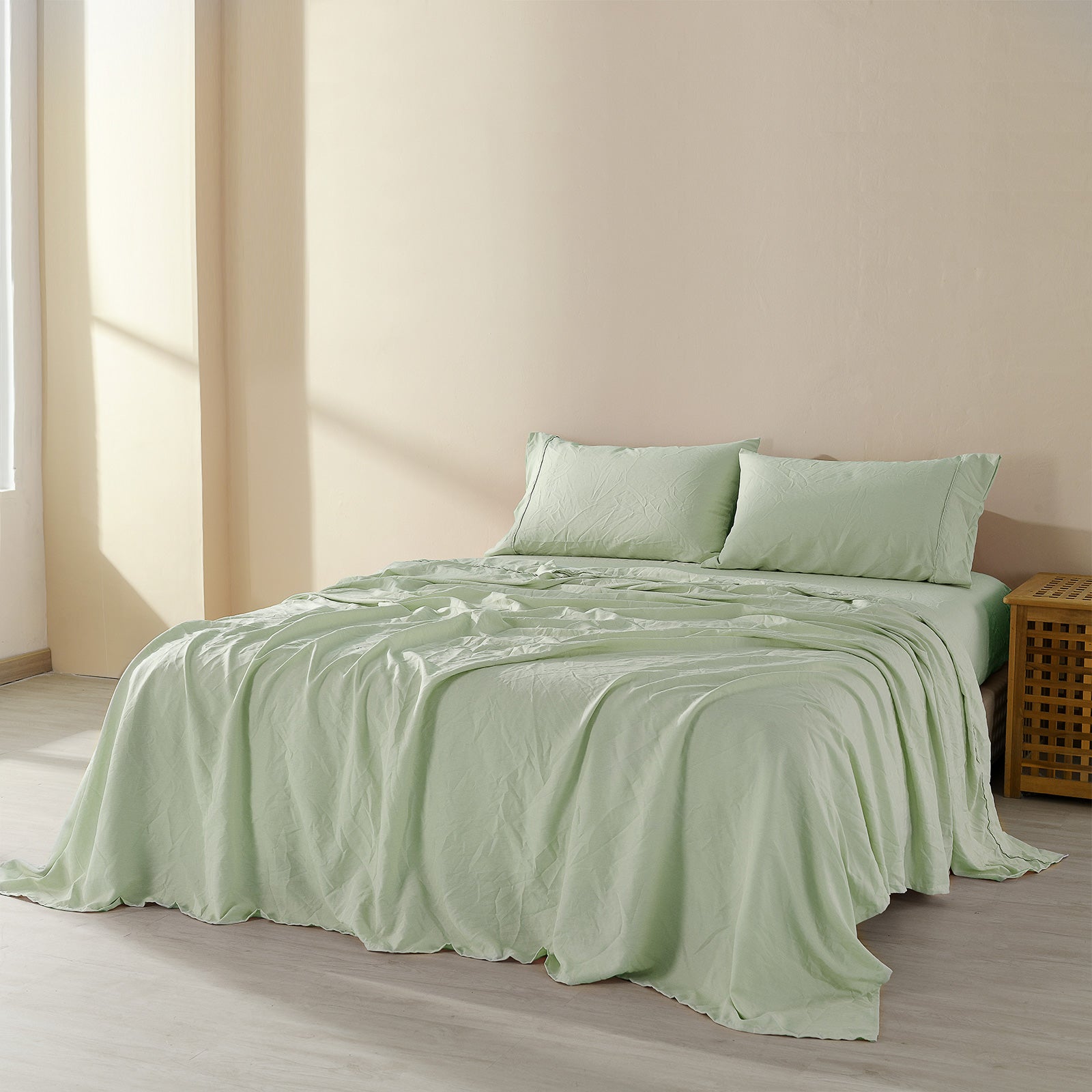 Royal Comfort Flax Linen Blend Sheet Set featuring a neutral solid design, showcasing a flat sheet, fitted sheet, and pillowcases.