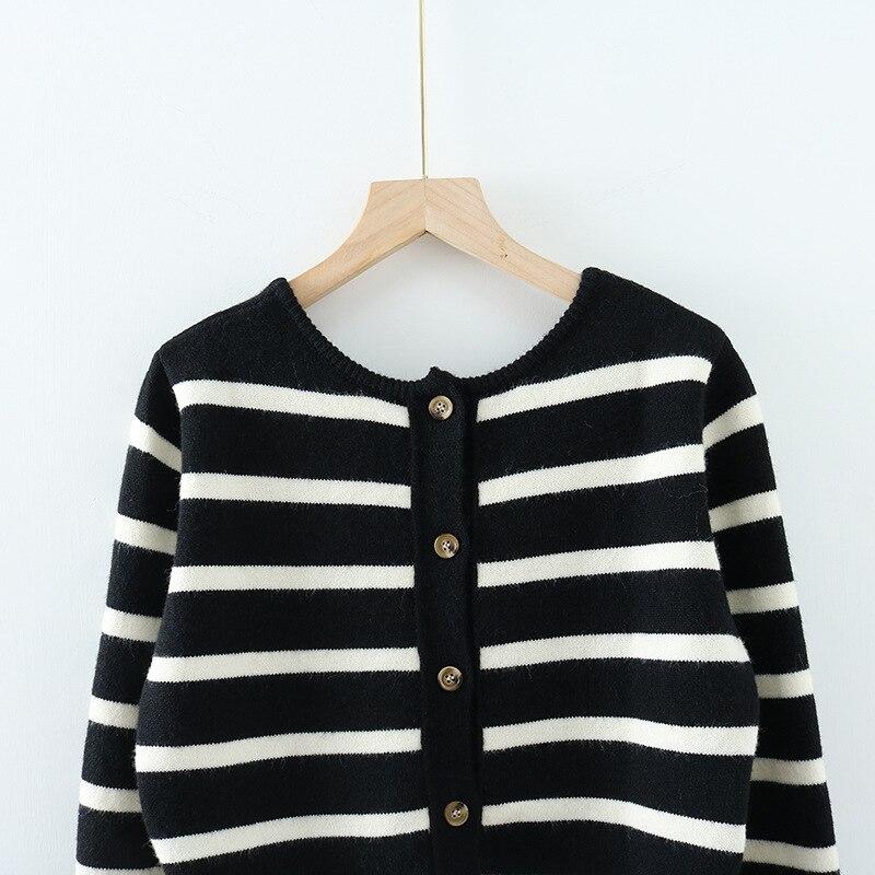 A stylish black and white striped cropped cardigan with long sleeves, perfect for casual spring and autumn wear.