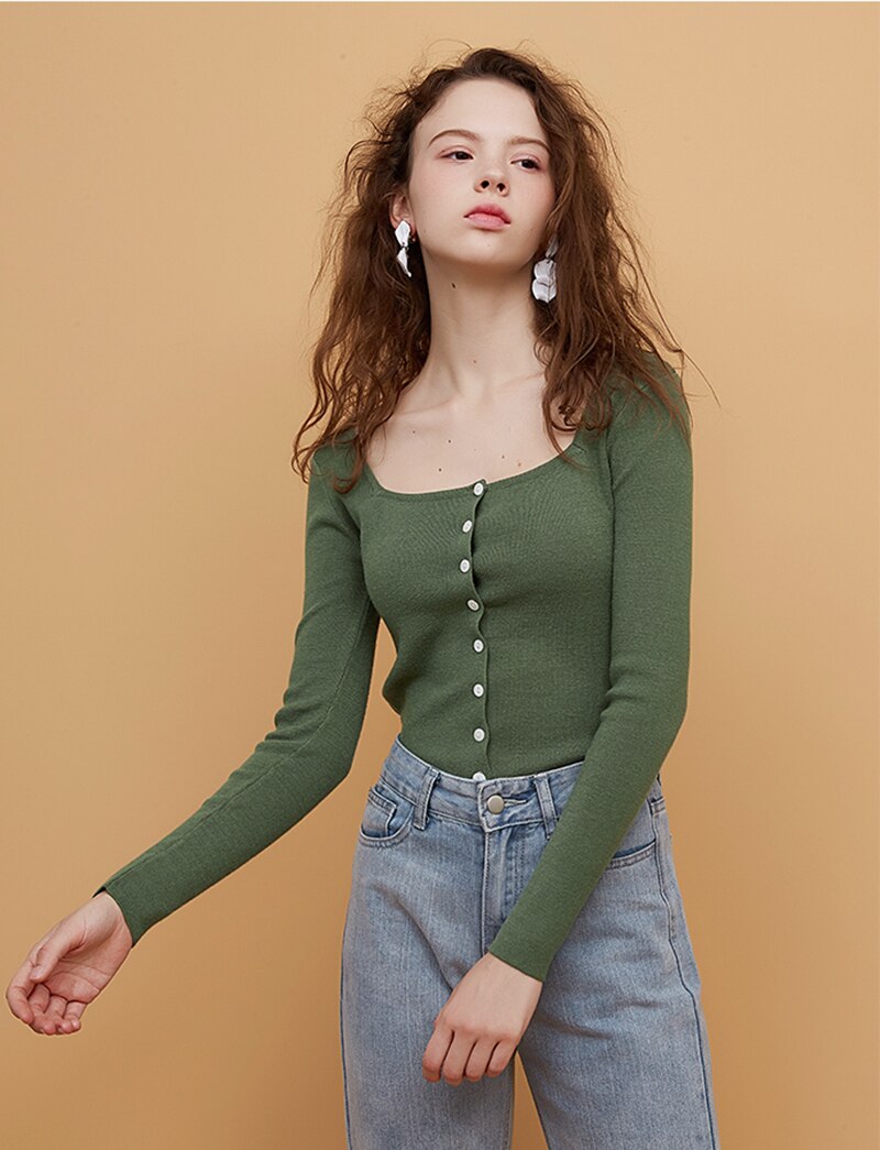 Elegant green blouse for women with a square collar, featuring long sleeves and a stylish design, perfect for spring and autumn wear.