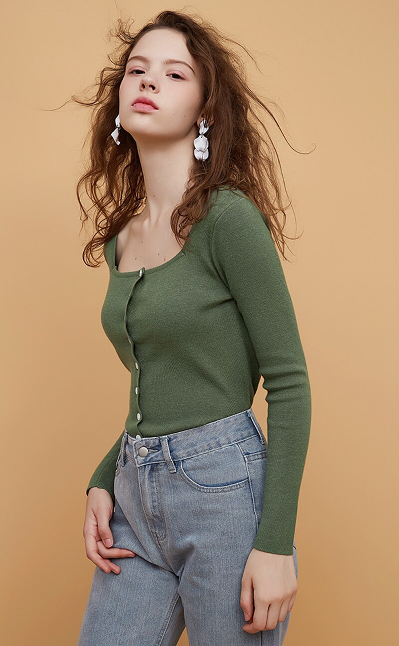 Elegant green blouse for women with a square collar, featuring long sleeves and a stylish design, perfect for spring and autumn wear.