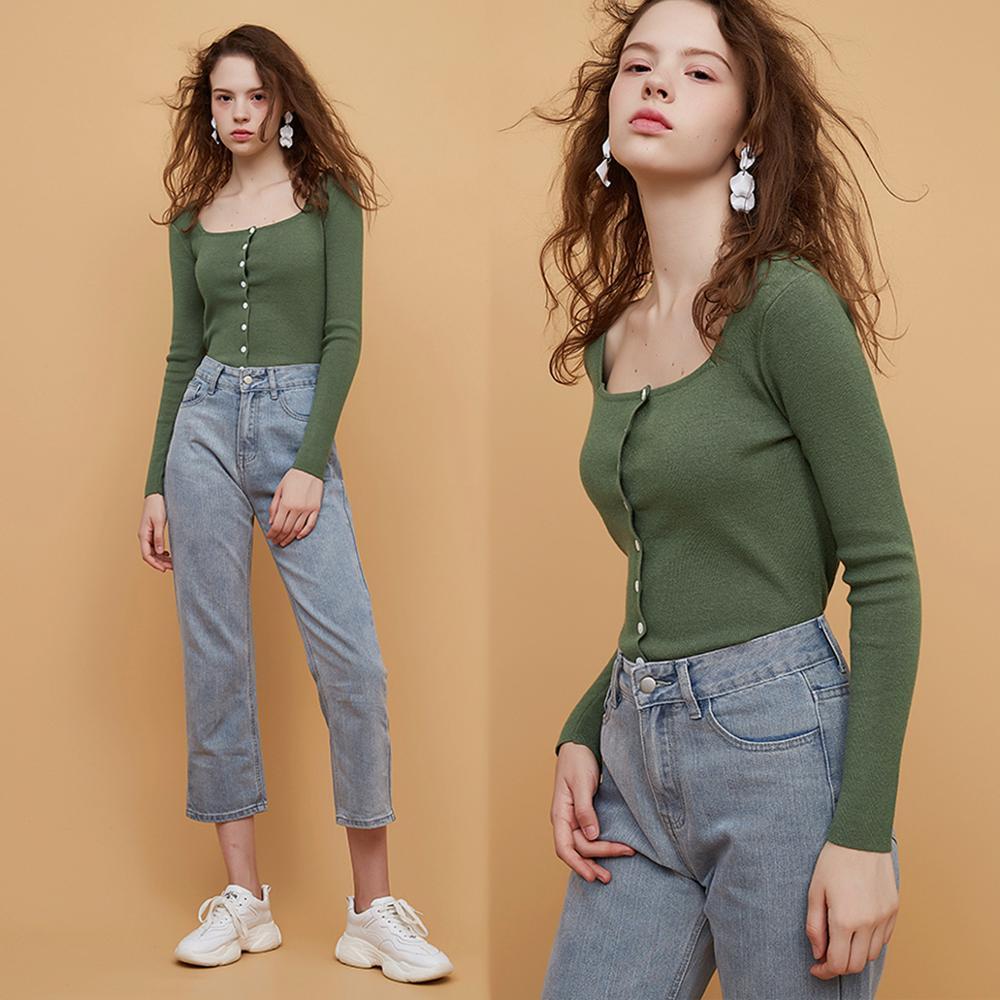 Elegant green blouse for women with a square collar, featuring long sleeves and a stylish design, perfect for spring and autumn wear.