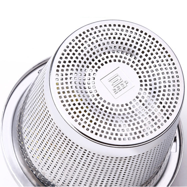 Stainless Steel Locking Spice Tea Strainer Mesh Infuser Tea Ball with chain for easy suspension in beverages.